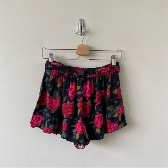 Aritzia “Talula” Rose Flowy Short Shorts (Size:4) - Picture 2 of 7